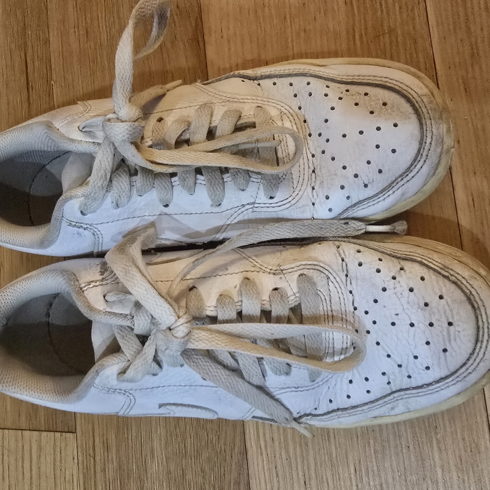 White Nike Air Force 1